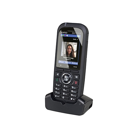 Schwarzes AGFEO DECT 70 IP Schnurlostelefon in Ladeschale, Display zeigt Anruferbild und Menüoptionen.