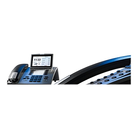 Nahaufnahme eines AGFEO IP-Telefons mit beleuchtetem Display, das Datum und Uhrzeit zeigt.