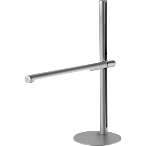 Lampe de bureau argentée composée d'une barre verticale, d'un bras horizontal et d'une base ronde.