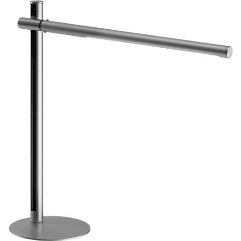 Een zilveren bureaulamp bestaande uit een ronde voet, een verticale stang en een horizontale arm.