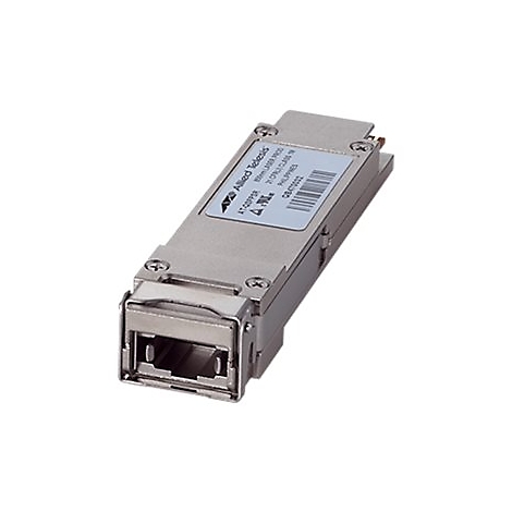 Ein silberner Netzwerktransceiver mit einem rechteckigen Stecker, Beschriftung mit technischen Daten.