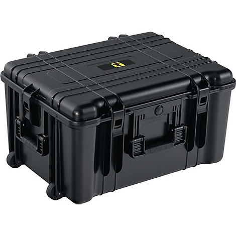 Valise noire et robuste avec roues, poignées et fermoirs. Un logo jaune sur le dessus.
