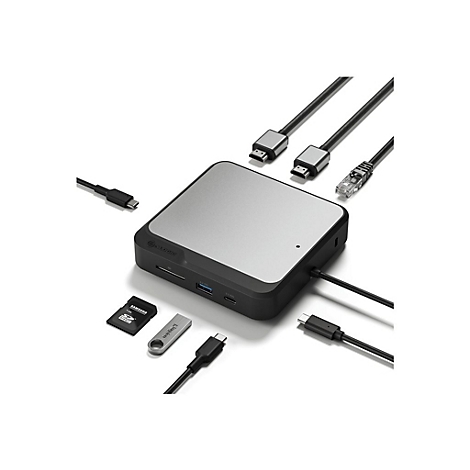 Quadratischer, silber-schwarzer USB-C-Hub mit ZubehÃ¶r: SD-Karte, USB-Stick, Kabel.