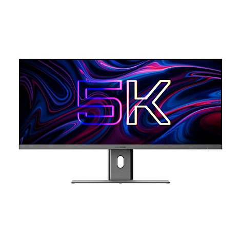 Ein moderner, grauer Alogic-Monitor vor weißem Hintergrund mit leuchtendem 5K-Schriftzug auf dem Display.