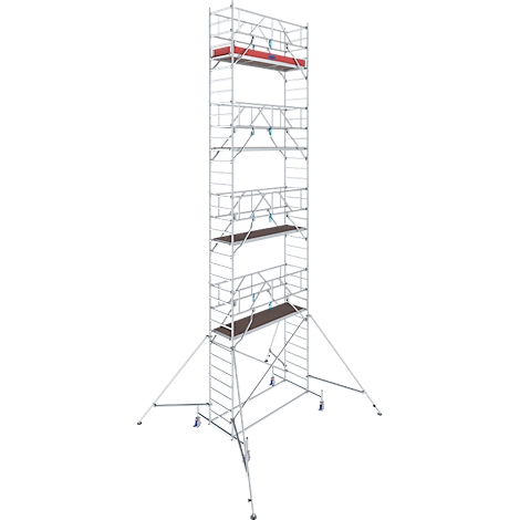 Hohes Baugerüst aus Metall, mit mehreren Arbeitsbühnen, auf Rollen stehend.