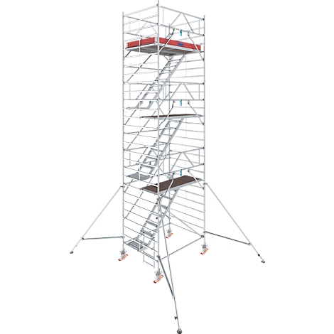 Hohes, silbernes Gerüst mit mehreren Plattformen und Leitern. Das Gerüst steht stabil auf Stützen.