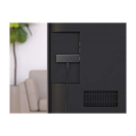 Der Fire TV Stick ist an der RÃ¼ckseite eines schwarzen Fernsehers angebracht. Ein Kabel verbindet den Stick mit dem TV.