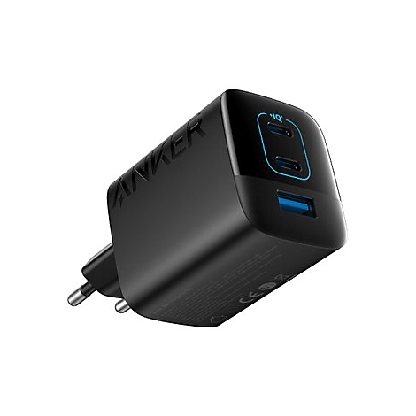 Schwarzes Anker Wandladegerät mit zwei USB-C- und einem USB-A-Anschluss vor weißem Hintergrund.