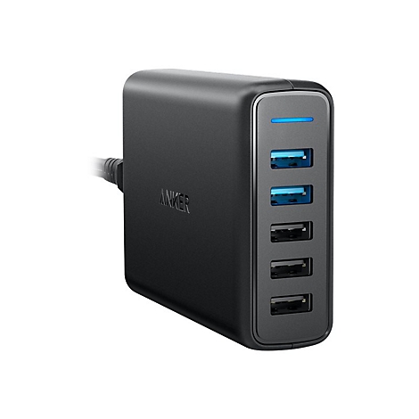 Schwarzes Anker USB-Ladegerät mit fünf Anschlüssen und einer blauen Status-LED vor weißem Hintergrund.