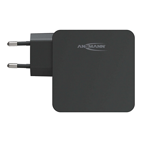 Schwarzes Ansmann Netzteil mit Eurostecker vor weißem Hintergrund.