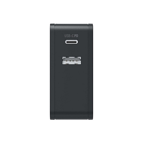 Schwarzes Wandladegerät mit einem USB-C PD Anschluss oben und einem USB-A Anschluss darunter.