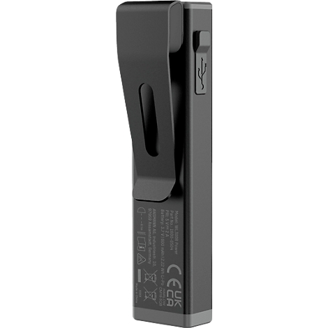 Donkergrijs, rechthoekig object met clip. USB-poort aan de bovenkant. Tekst en symbolen op de achterkant.