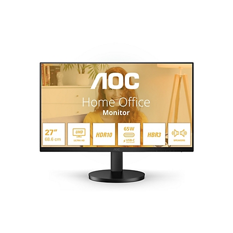 Ein schwarzer AOC-Monitor mit weißem Rahmen, auf dem „Home Office Monitor“ steht. Im Hintergrund ist eine Frau mit roten Haaren zu sehen. Der Monitor hat mehrere Kennzeichnungen, darunter „27 Zoll“, „UHD“, „HDR10“, „65W“, „HBR3“ und „SPEAKERS“.