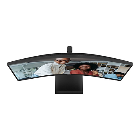 Schwarzer, gebogener Bildschirm, zeigt zwei lachende Personen. Der Monitor hat das AOC-Logo. Ein Ständer hält den Bildschirm.