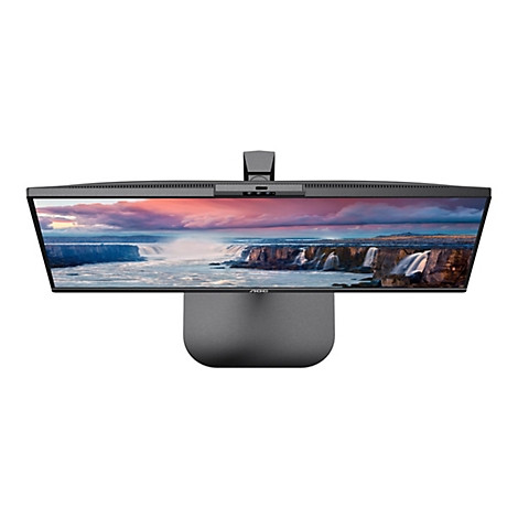 Ein grauer AOC-Monitor mit einem Display, das Wasserfälle und einen Himmel mit rosa Wolken zeigt. Oben ist eine Webcam angebracht. Der Monitor hat einen grauen Standfuß.
