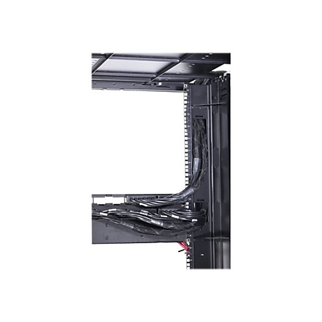 Schwarzer Serverschrank mit Kabeln. Der Schrank ist leer und wird von Kabeln unterschiedlicher Stärken und Ausführungen gefüllt.