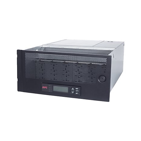 Schwarzes APC USV-Rack-Modul mit Lüftungsgitter und LC-Display auf weißem Hintergrund.