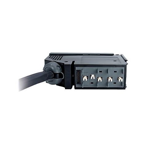 Schwarzes elektronisches Gerät mit grauen Steckern, verbunden mit einem Kabel.