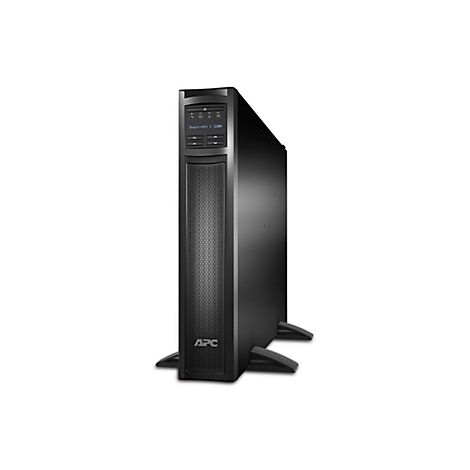 Schwarze APC USV Smart-UPS X 2200 vor weißem Hintergrund. Das Gerät hat ein Display, eine perforierte Front und zwei Standfüße.