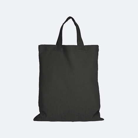 Schwarze Stofftasche vor hellem Hintergrund, mit zwei Tragegriffen.