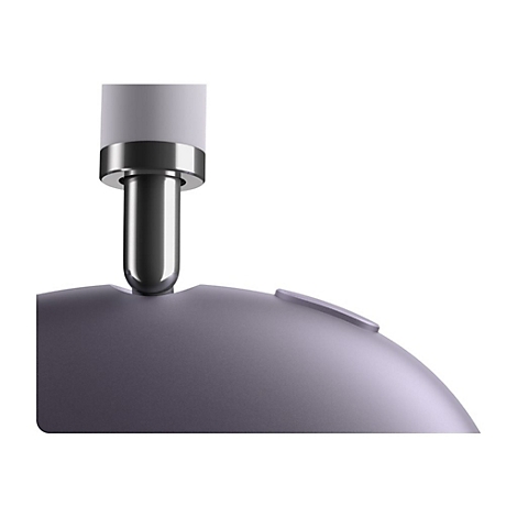 Detailaufnahme einer Kopfhörer-Komponente, bestehend aus Metall- und Kunststoffelementen, vor hellem Hintergrund.