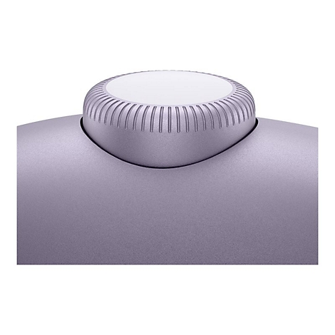 Nahaufnahme eines silbernen, geriffelten Drehknopfes auf einem matten, violetten Gehäuse.