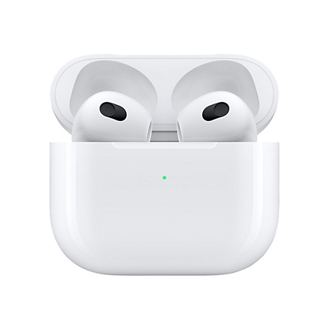 WeiÃŸe AirPods in geÃ¶ffneter Ladebox. Der Deckel der Box ist offen, daneben liegen die KopfhÃ¶rer.