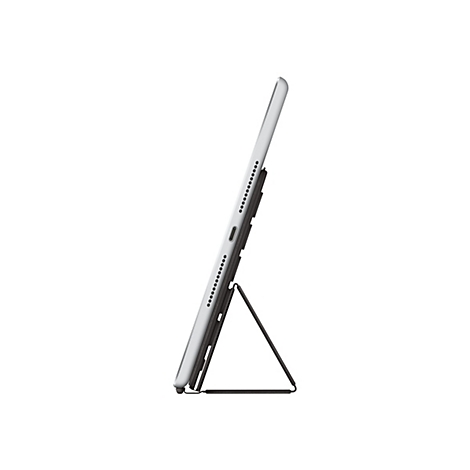 Une tablette grise est présentée verticalement dans un étui noir avec un support. Les boutons latéraux et les ports sont visibles.