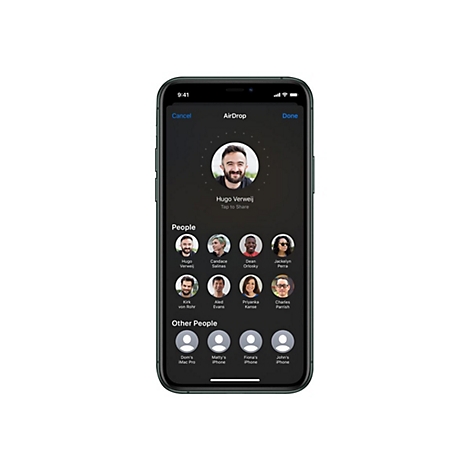 Screenshot eines iPhones mit AirDrop-Optionen, um Dateien zu teilen. Personen sind aufgelistet, darunter Hugo Verweij und weitere.