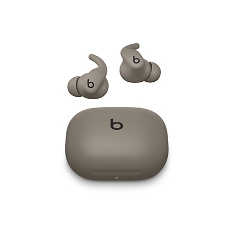 Beats Studio Buds+ en marron. Deux écouteurs en haut, étui de chargement en bas. Chacun avec le logo "b".