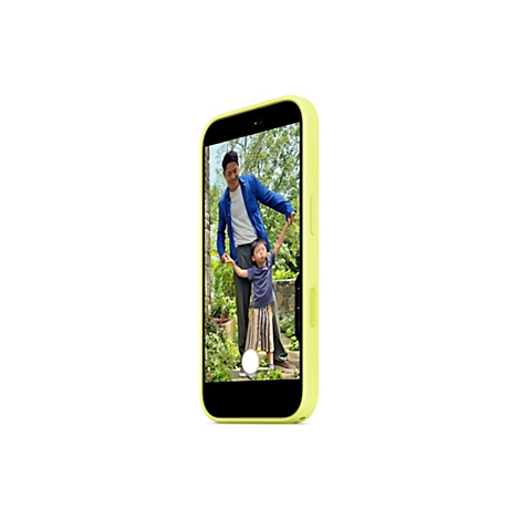 Ein Mann und ein Kind werden auf einem Smartphone-Bildschirm gezeigt, während sie sich im Freien vergnügen. Das Kind hält die Hand des Mannes.
