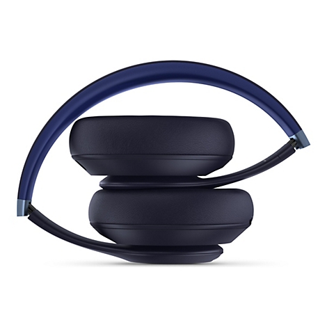 Casque pliable bleu foncé sur fond blanc. L'arceau est bleu, les écouteurs sont bleu foncé.