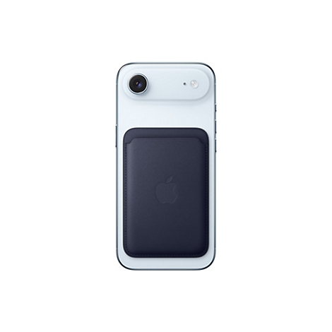 Helles Smartphone mit dunkelblauem MagSafe-Kartenetui auf der Rückseite.