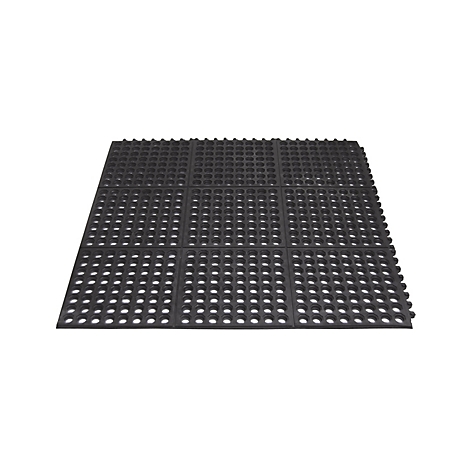 Quadratische schwarze Gummimatte mit Lochmuster vor weißem Hintergrund.
