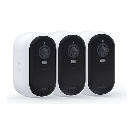 Trois caméras de sécurité Arlo blanches côte à côte. Chacune a un rectangle noir pour l'objectif et un haut-parleur gris.