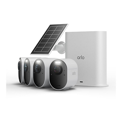 Vier weiße Arlo Überwachungskameras mit Solarpanel und Basisstation vor weißem Hintergrund.