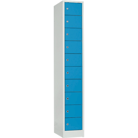 Armario con 8 puertas azules y tiradores plateados. Laterales blancos. Sobre fondo blanco.