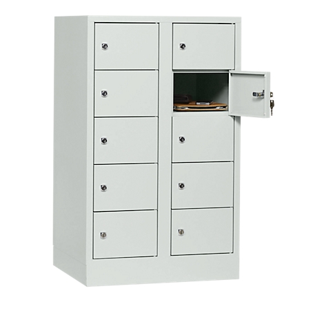 Armario gris con múltiples puertas. Una puerta está abierta, mostrando documentos.
