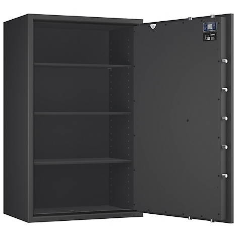 Una caja fuerte gris abierta. En el interior se ven varias estanterías, la puerta contiene un panel de control.
