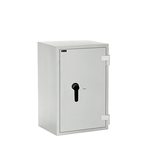Caja fuerte gris, manija negra, puerta con bisagras. Sobre fondo blanco.
