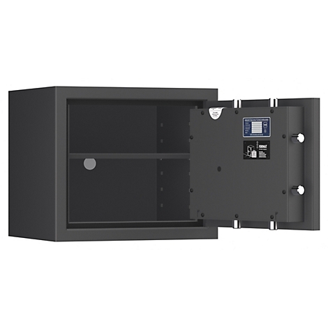 Caja fuerte gris, entreabierta. Interior con estante, puerta con letreros y dos manijas redondas.