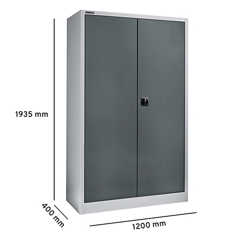 Armario de acero gris con dos puertas, dimensiones 1935 mm de alto, 1200 mm de ancho, 400 mm de profundidad. Tirador de puerta negro.