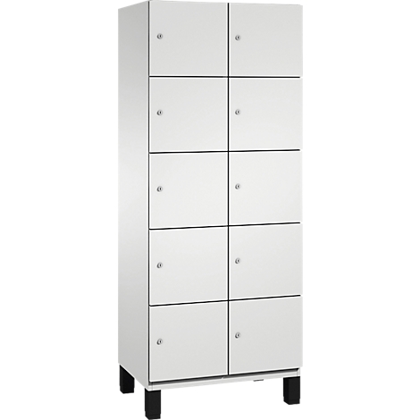 Armoire blanche avec dix portes, petits boutons et pieds noirs.