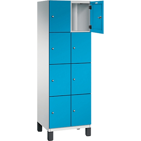 Un casier blanc et bleu avec une porte ouverte, plusieurs compartiments.