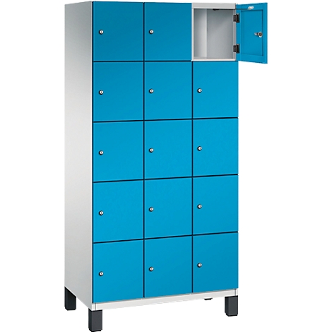 Un meuble bleu avec plusieurs compartiments, une porte ouverte.