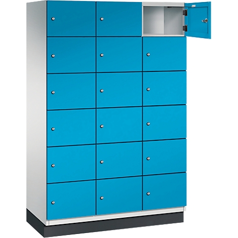 Casier bleu avec porte ouverte.
