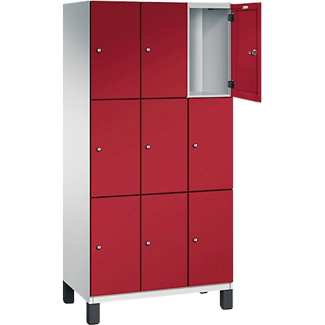 Armoire avec portes rouges et caisson blanc, une porte ouverte.