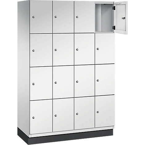 Armoire à 16 compartiments, un compartiment ouvert.