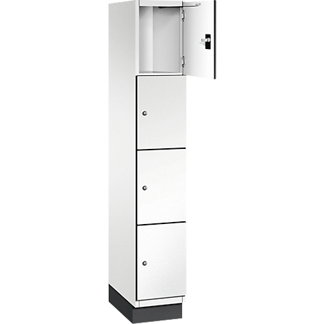 Une armoire blanche avec quatre portes, la porte supérieure est ouverte.