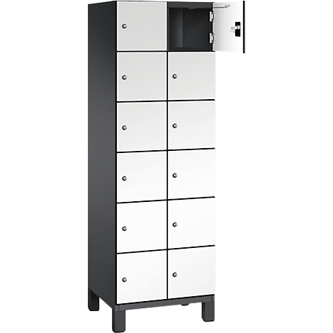 Une armoire haute, blanche avec des accents noirs et 10 portes, une porte est ouverte.